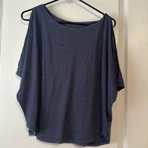 Gap size large, GC, cropped cold shoulder T-shirt, navy soft, lightweight